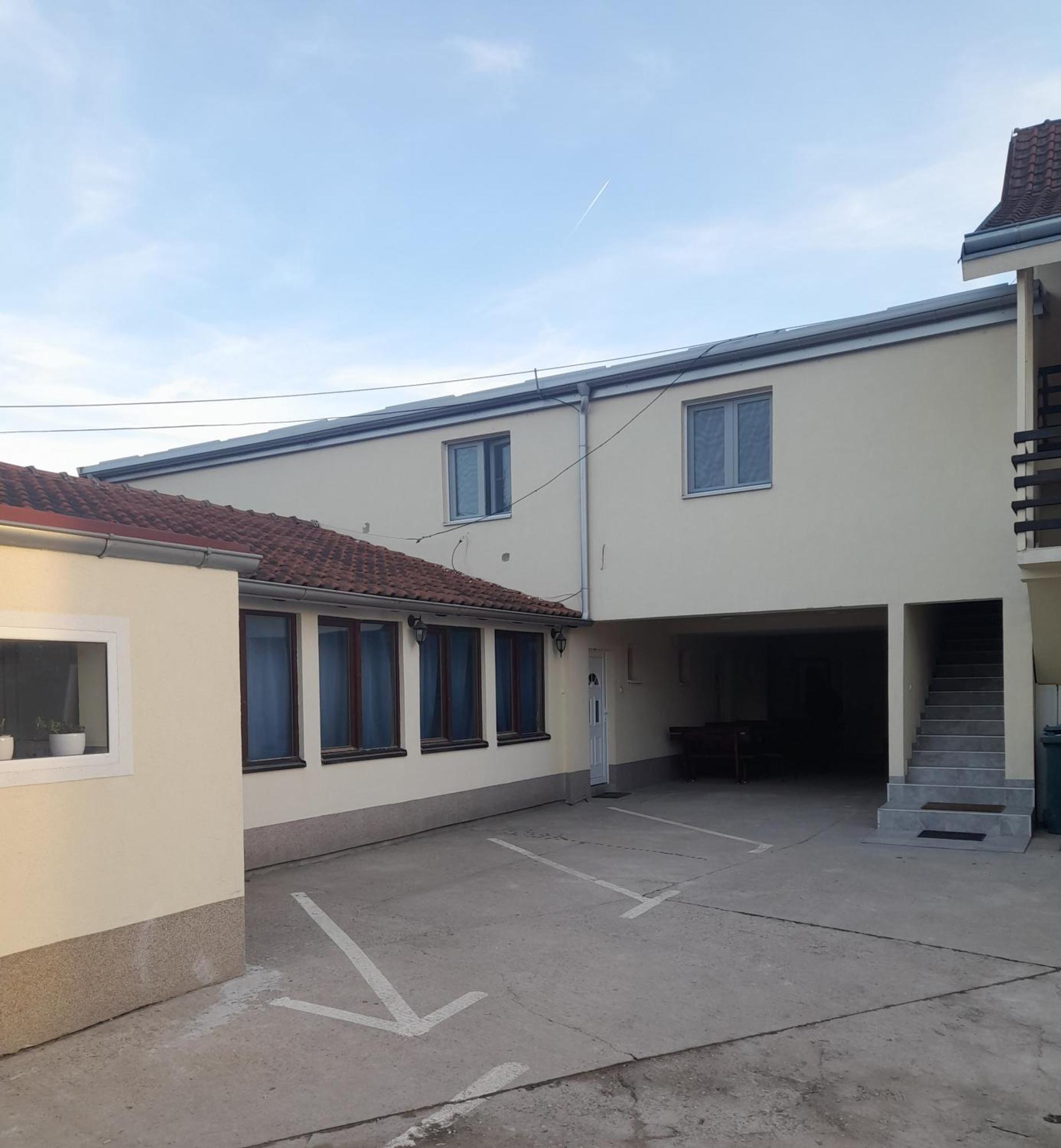 Libero Apartmani Surčin Zewnętrze zdjęcie