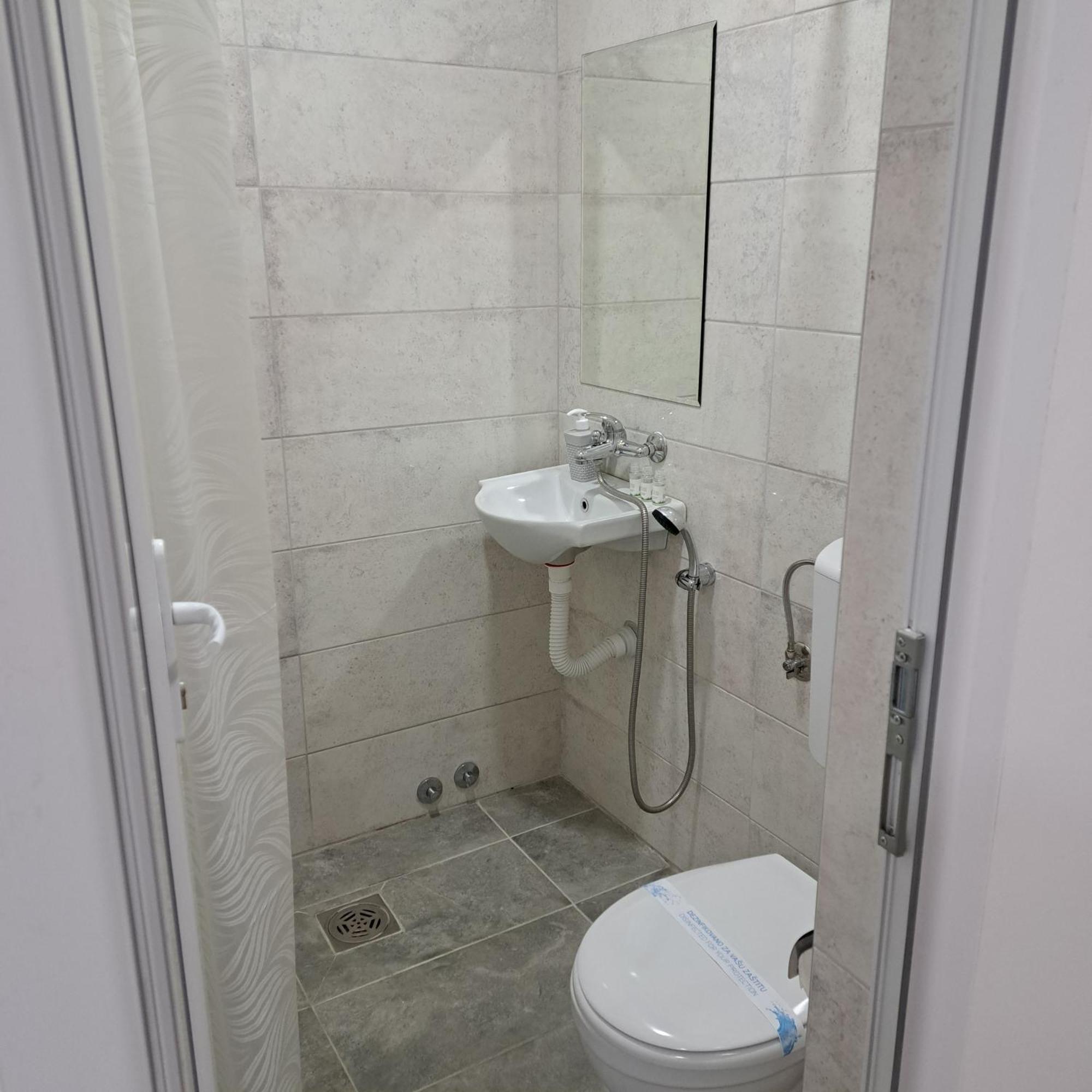 Libero Apartmani Surčin Zewnętrze zdjęcie